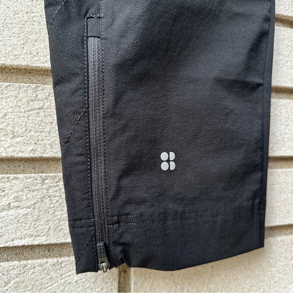 Sweaty Betty Black Trekker Hiking Pants L Utility Pockets Zipper Hem Athleisure - Picture 5 of 10
